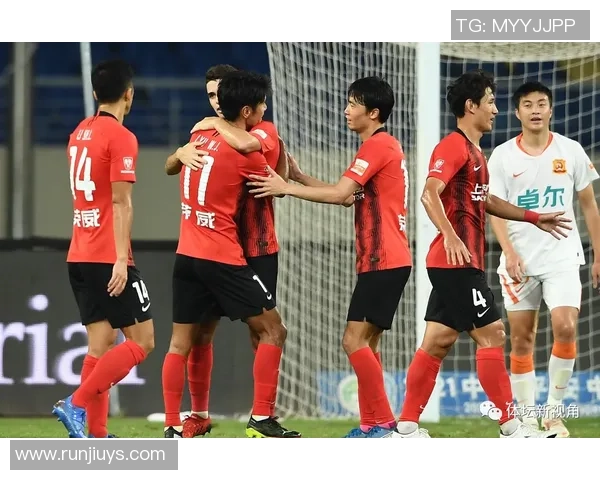 武汉足球队在杯赛积分榜中以68分稳居第一位置，表现抢眼